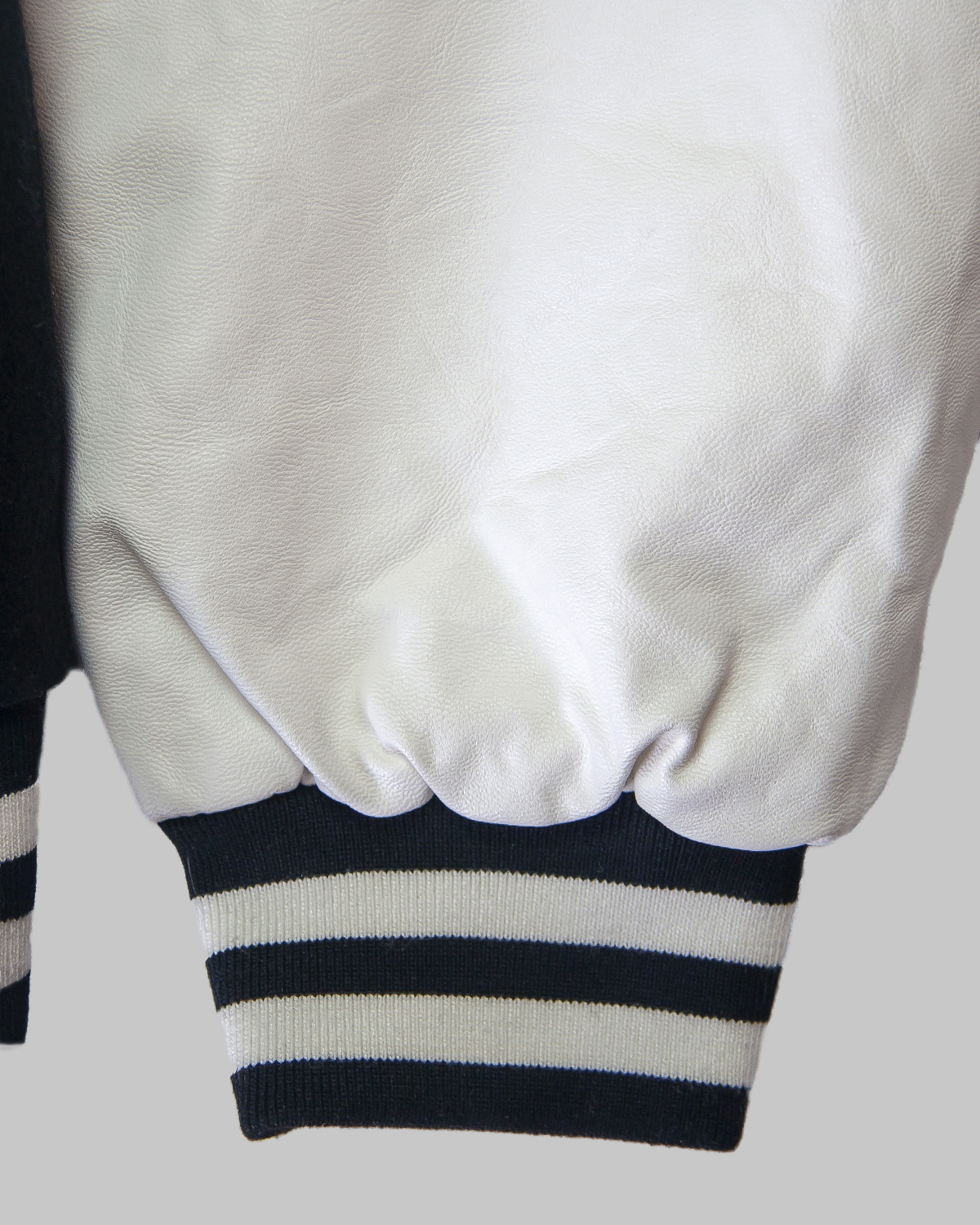 KalaVarsity – Chaqueta K-Pop Unisex (Preventa Exclusiva) - Imagen 13